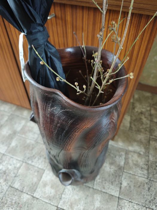 Керамична ваза с дървесен дизайн