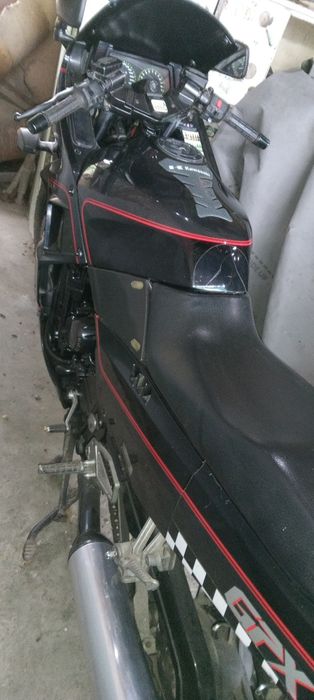 Vind motocicleta Kawasaki gpx 750r