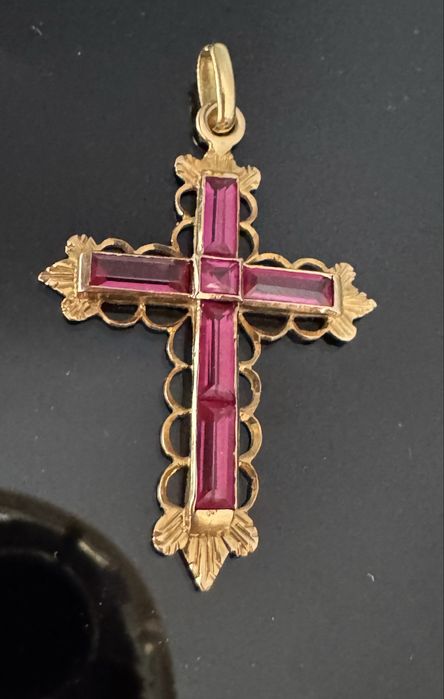 Cruce din aur si rubine