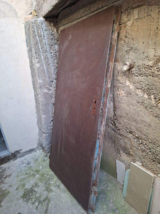 Eshik sotiladi. Продаётся входной дверь.