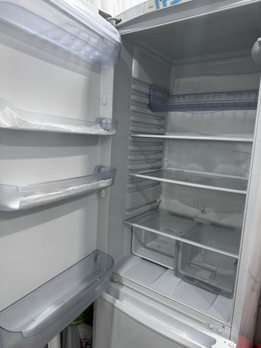 Продам холодилтник Indesit