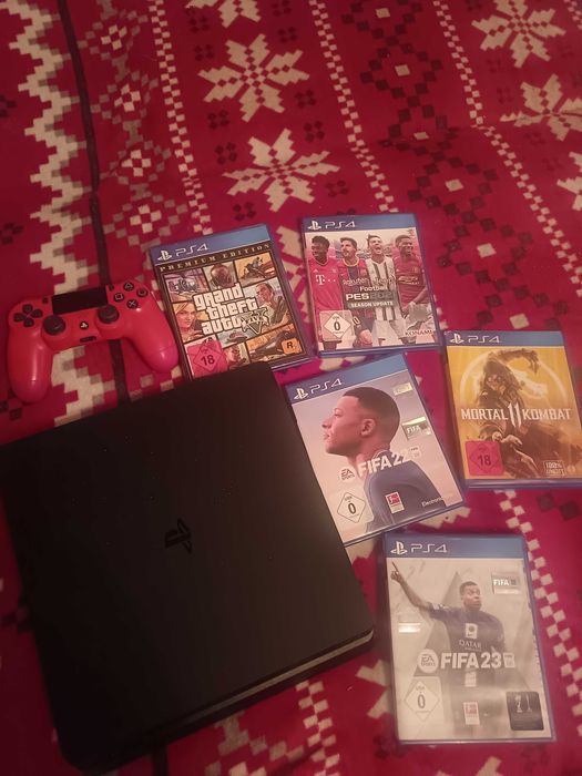 Vând PS4 plus manetă și jocuri