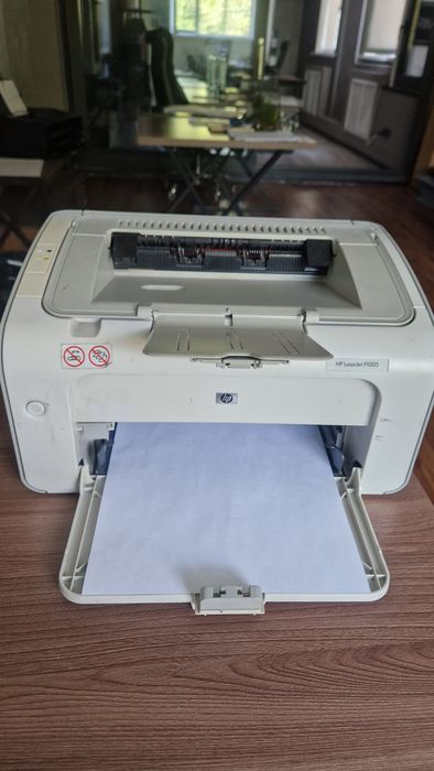 Продам принтер HP P1005