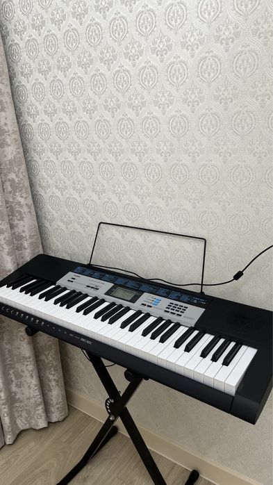 Продается синтезатор LK 136