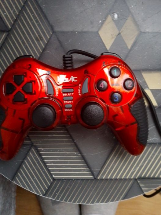 Controller PC Havit cu fir, funcțional