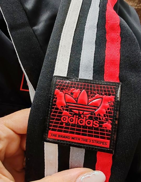 Bluza adidas superbă