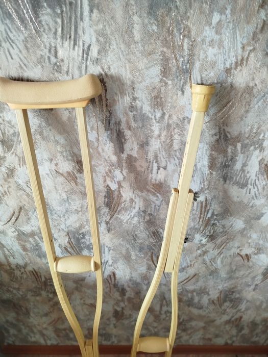 Продам деревянные костыли б/у
