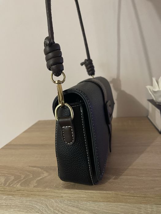 Малка чанта с къса дръжка