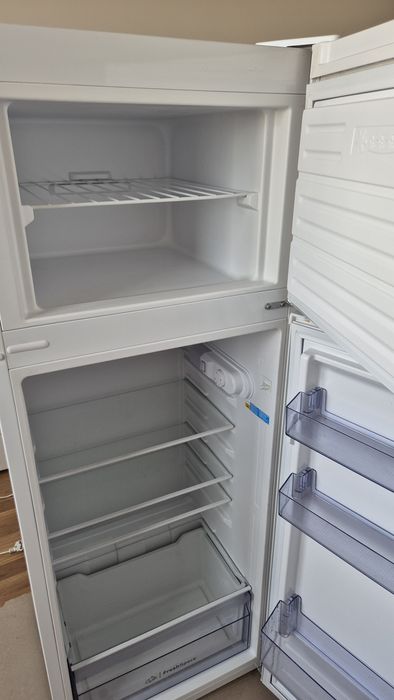 Хладилник Indesit(Индезит)