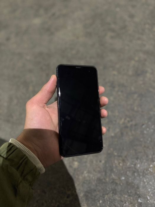 Продам iPhone 11 Pro Max с гарантией