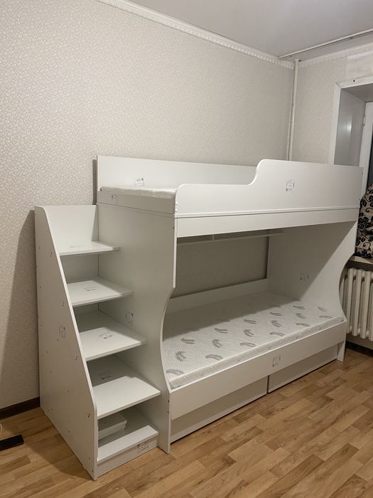 Срочно продам двухяростный кравать