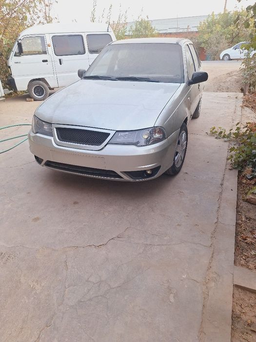 Nexia  2 sotiladi Yangiariq Avaz Utarda