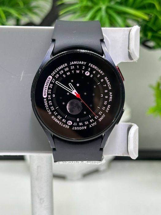 Galaxy Watch 5 40 mm Комплектация: нет Цена: 20 000 kzt))