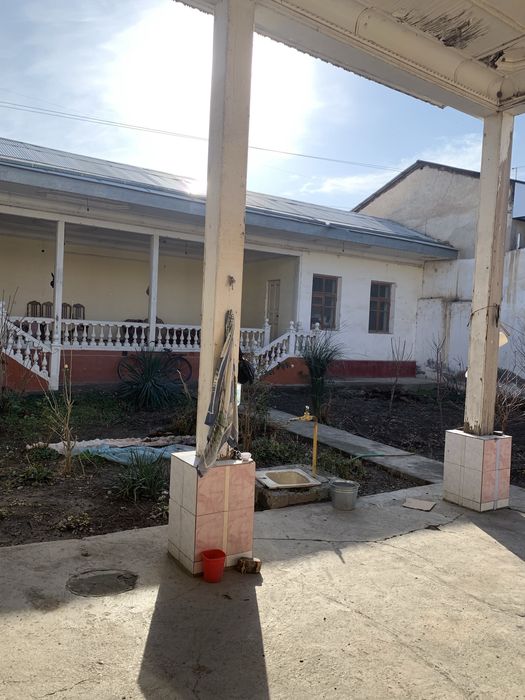 uy sotiladi yer xisobida 3 sotix