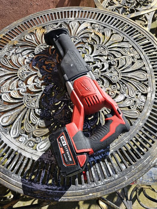 Fierăstrău sabie milwaukee