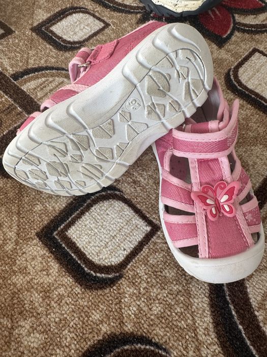 Шикарные босоножки розового цвета,для каждой малюсенькой принцесски!