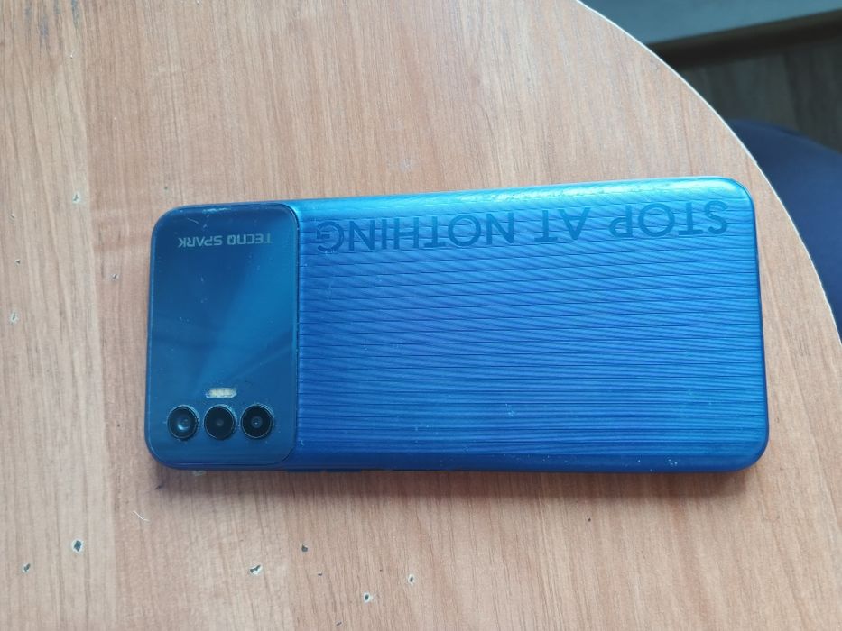 Продам телефон Techno spark8p