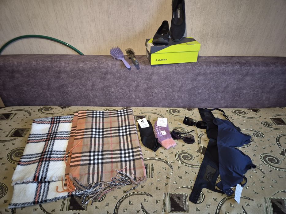 Женские вещи и обувь