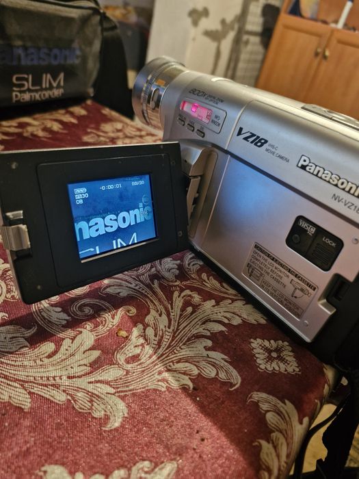 Видеокамера продам срочно