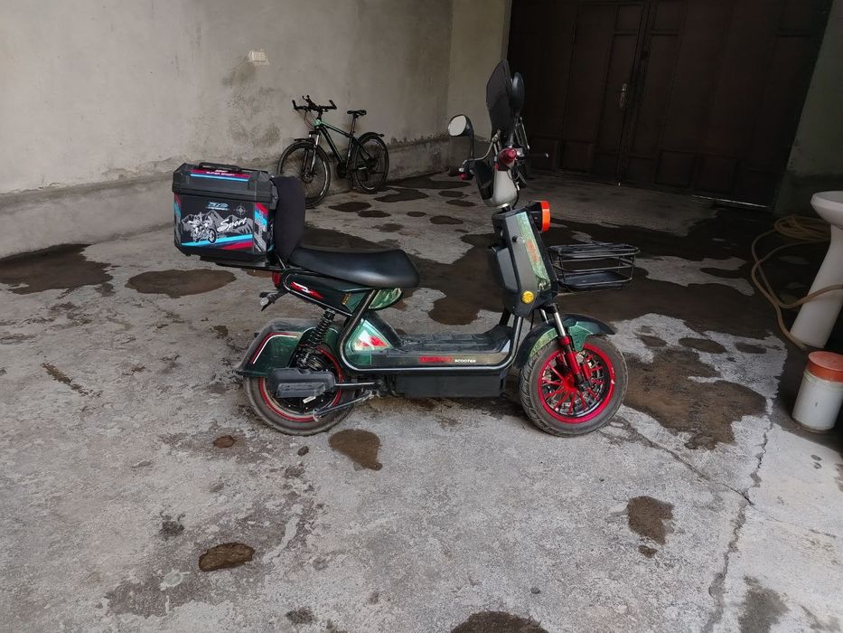 Elektro sukuter sotiladi