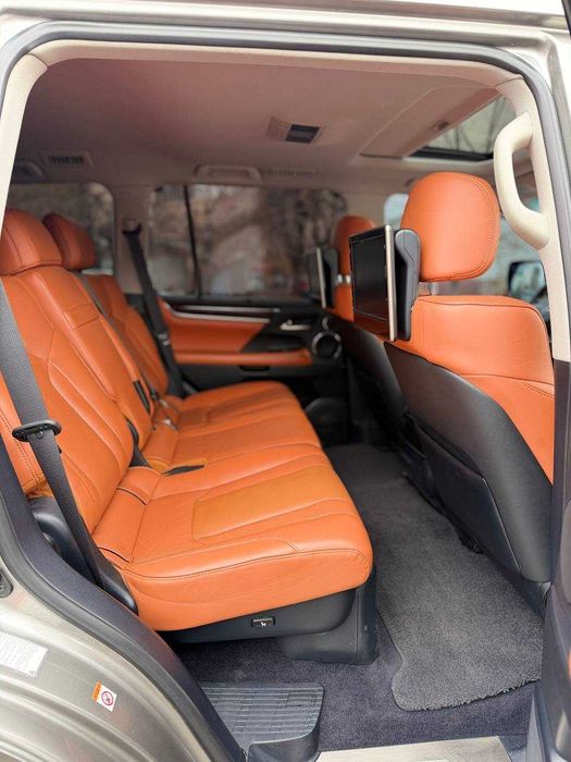 Sotuvda Lexus 570 avtomashinamiz