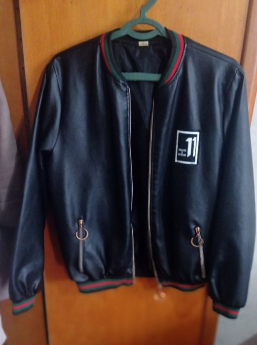 Kostyum kurtka, plash, palto kelishilgan narxda sotiladi