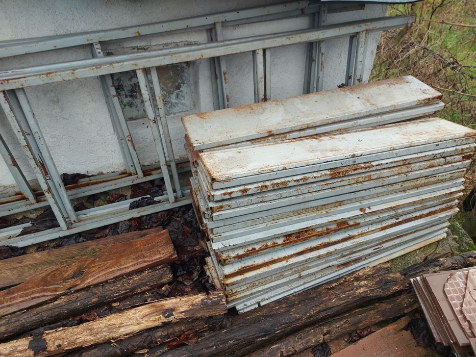 Метални рафтове, стелажи