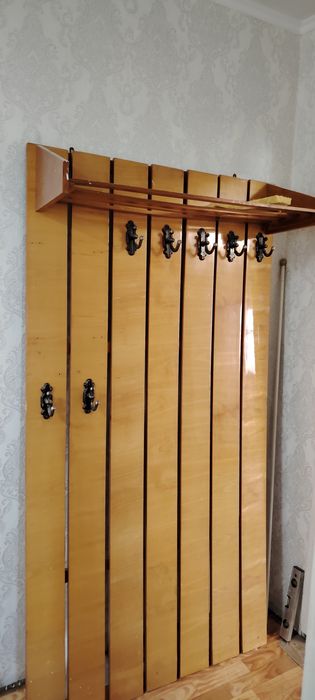 Вешалка 5000тг.  .