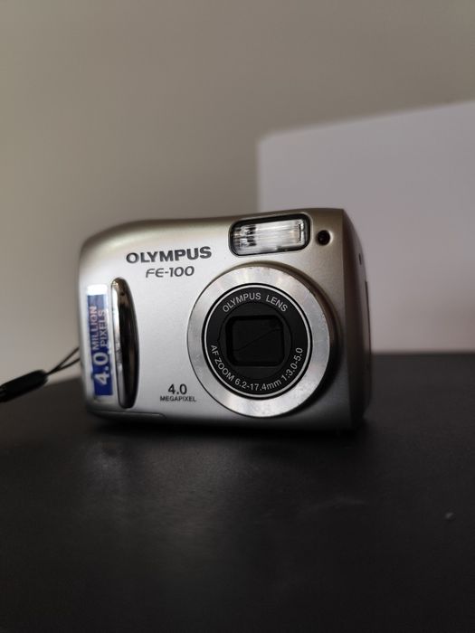 Olympus FE-100 ретро дигитален фотоапарат