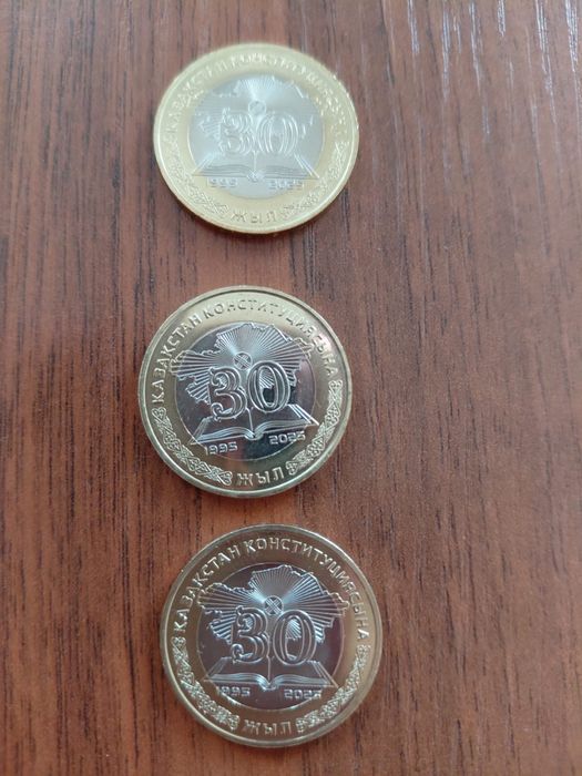 Поодам коллекционные монеты ( тенге)