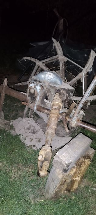Vând masină plantat cartofi 2 rânduri