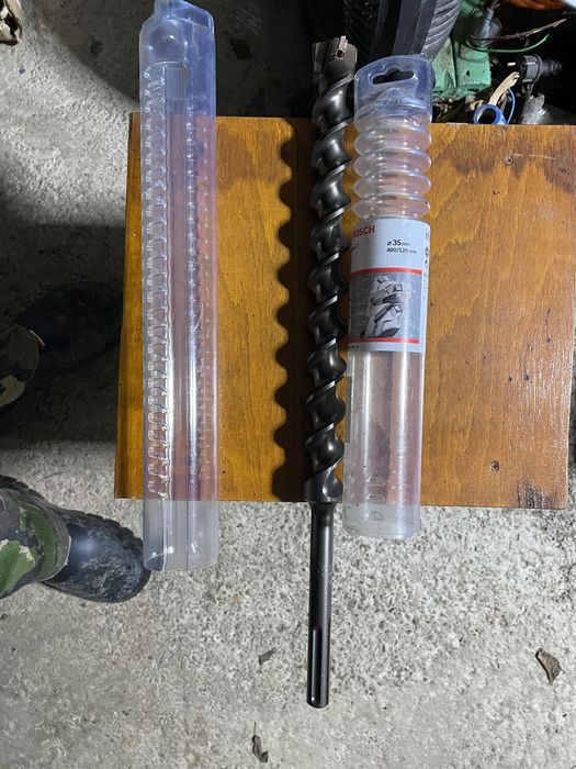 Burghie și daltă și șpiț marcă  Bosch noi.