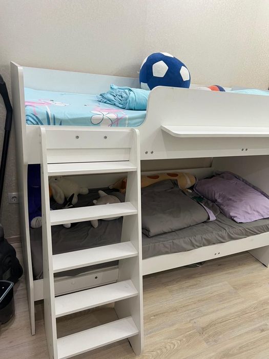 Продам двух ярусную кровать