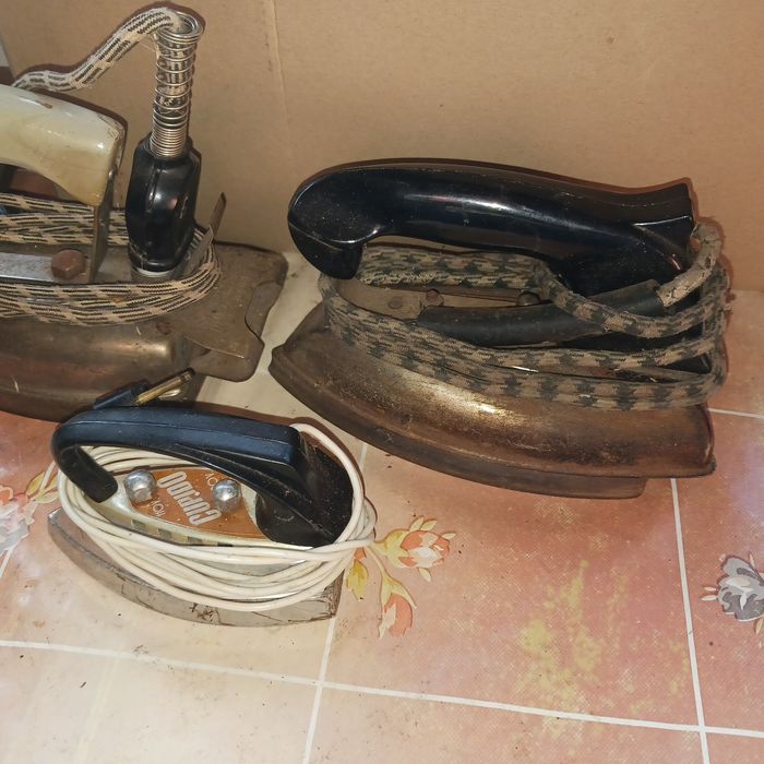 Fier de călcat vechi