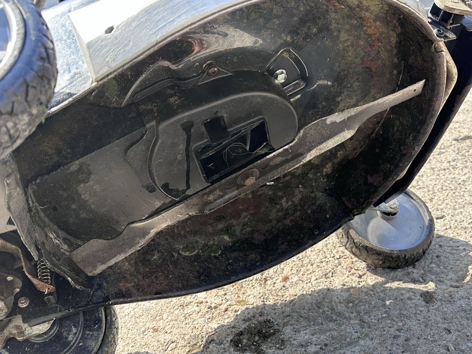 Coasa gazon cu tractiune impecabila