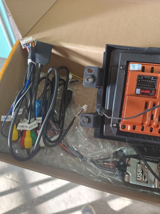 Продавам мултимедия за кола + камера за задно виждане