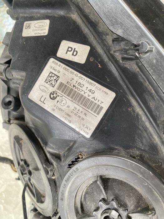 Far  St/Dr Dynamic xenon BMW seria 7 F01 F02  Pret 2500 lei bucata