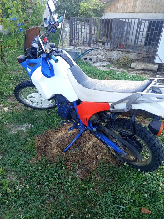 :: Suzuki DR 750::