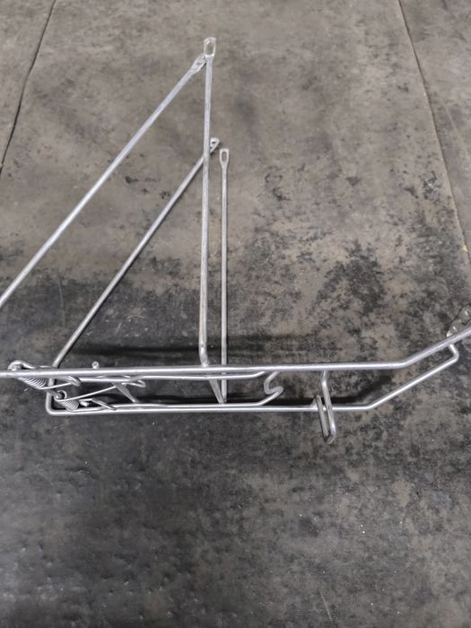 Продам крылья, багажник на велосипед салют.