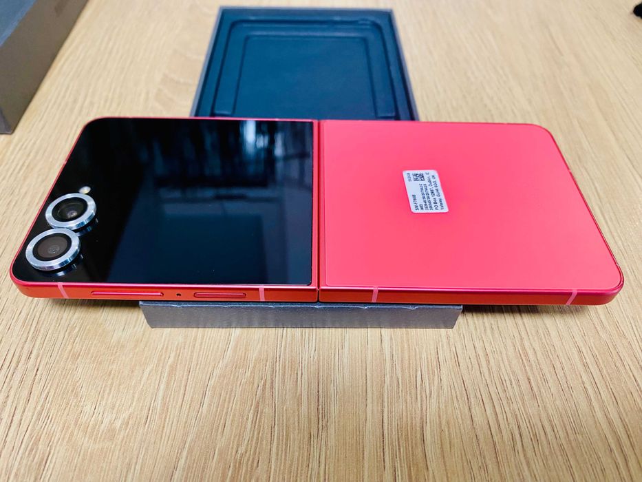 НОВ !!! Samsung Galaxy Z Flip7, 12GB RAM, 512GB, 5G, Coralred, ЗОРА