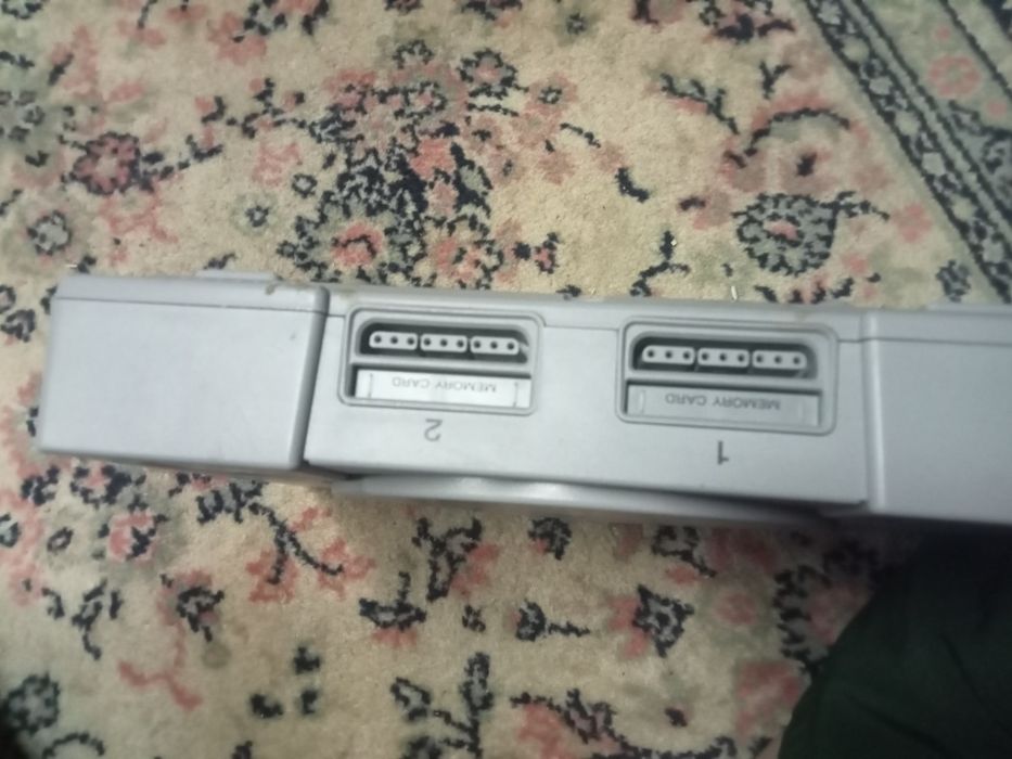 Vând PS 1 negociabil