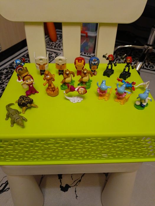 Продам Киндер игрушки