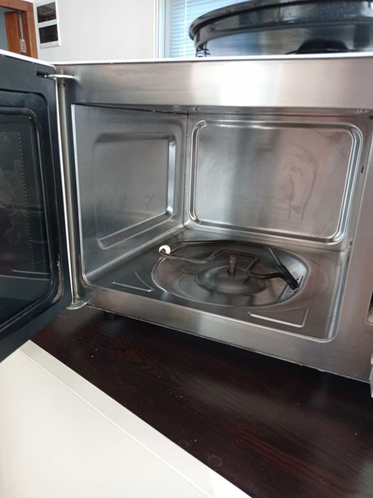 Продавам грил микровълнова печка