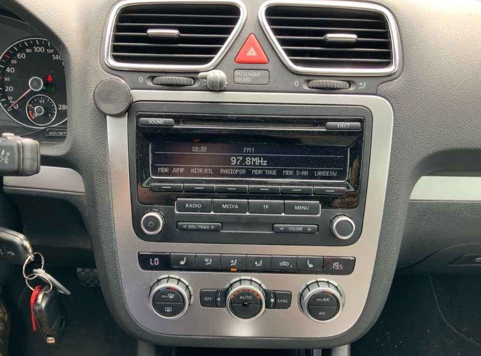Dezmembrez VW EOS MANUAL DIN 2008