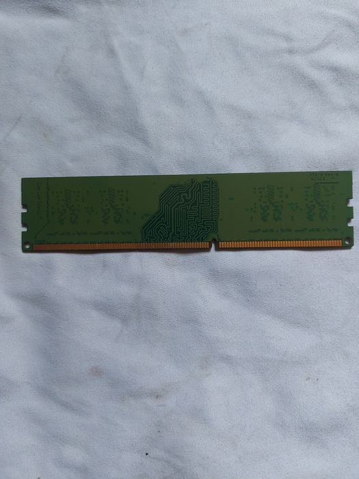 Vând 1 memorie pc de 2GB dd3