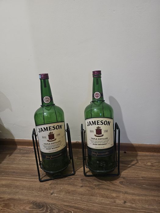 Продам пустые бутылки 4.5л