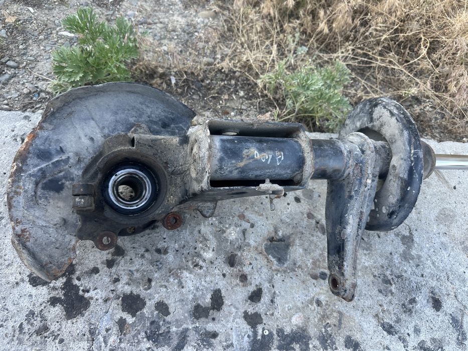 Цапфа ауди с4 левый