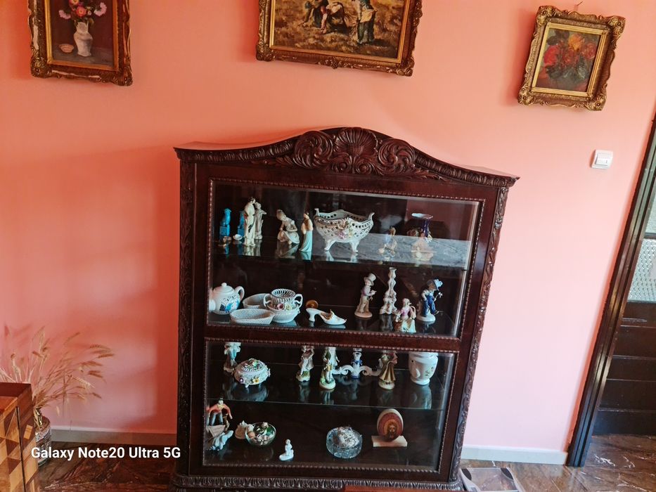 Ofer vitrină lemn masiv, aproximativ 90 ani vechime, design deosebit.