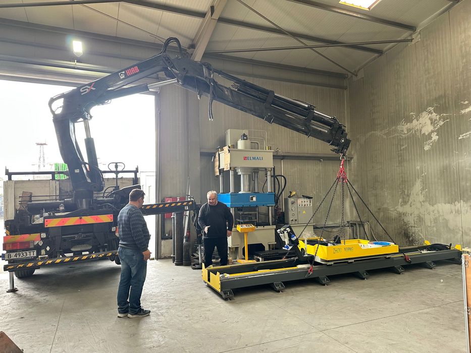 Камион с кран 24.5м  Транспортни услуги с кран варна кран Варна