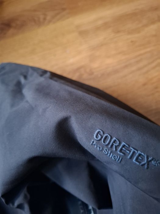 Arc'teryx gore tex дамско яке XL размер.